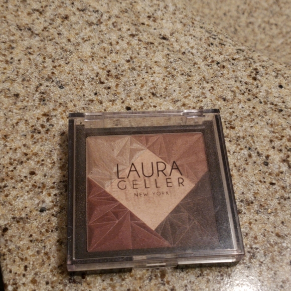 Laura Geller eyeshadow palette Free W/ purchase!! - Picture 1 of 3